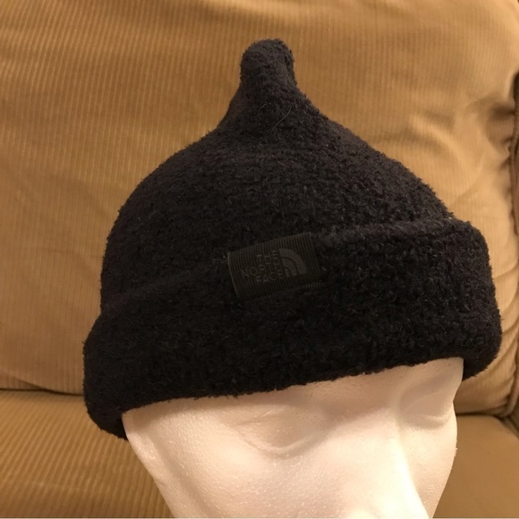 The North Face women’s winter hat. Black in colour. NWOT. - Picture 5 of 7